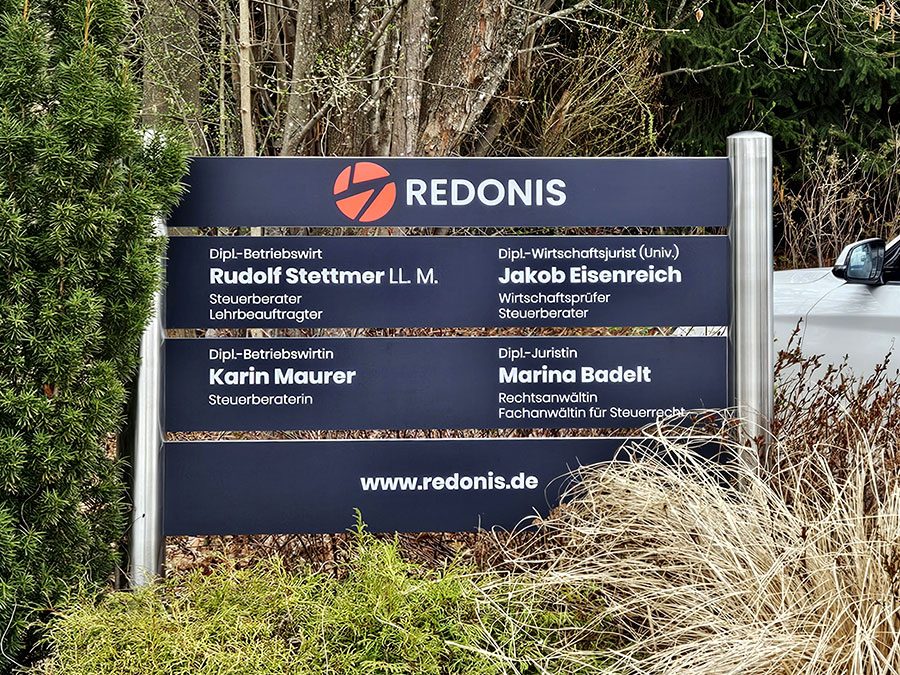 Außenwerbung und Hinweissystem für die Firma Redonis