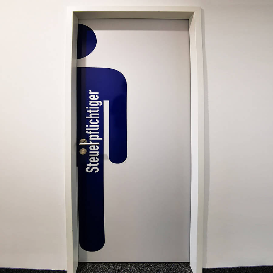 WC-Tür mit Folienschnitt