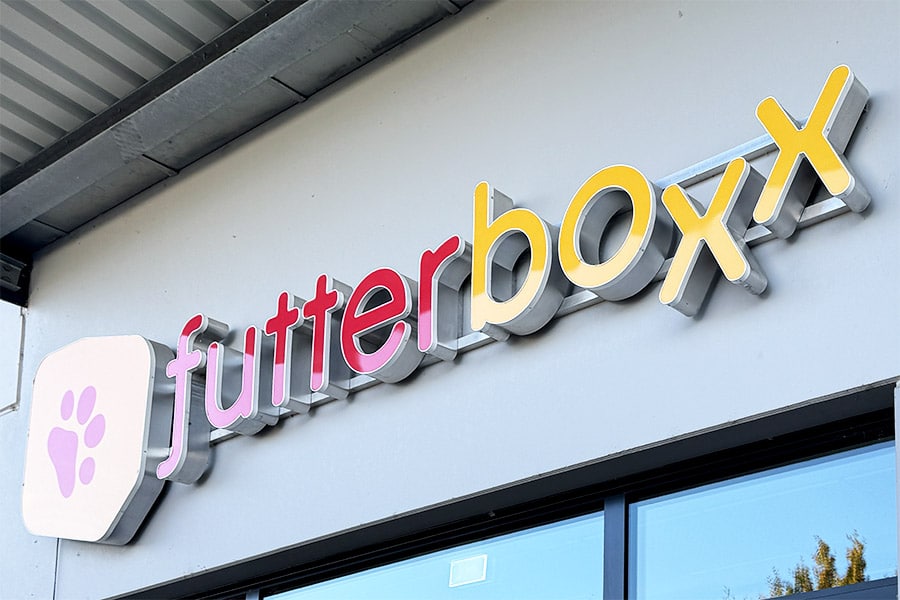 Leuchtbuchstaben, Leuchtkasten Futterboxx in Deggendorf