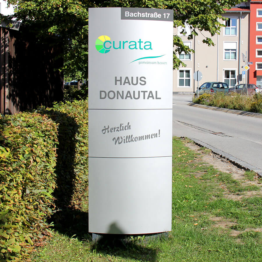 Werbepylon in Deggendorf