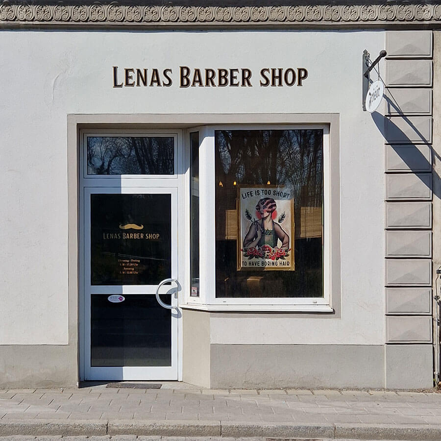 Außenwerbung bei einem Friseur in Straubing Außenwerbung bei einem Friseur in Straubing