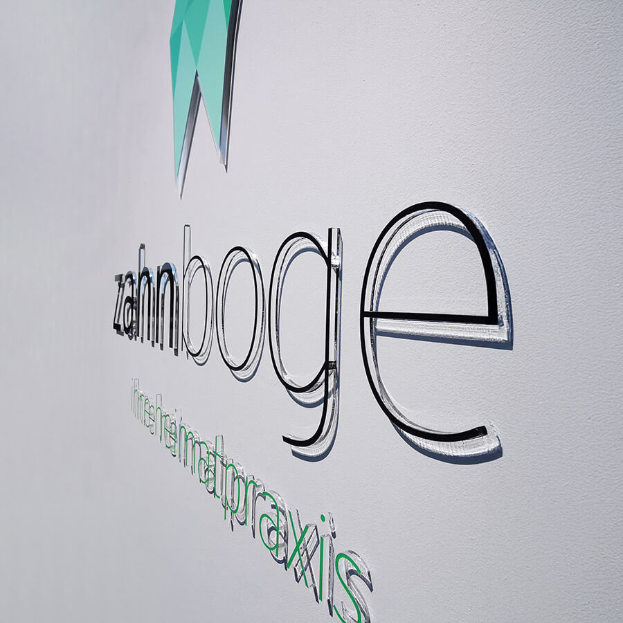 Fräsbuchstaben aus Acrylglas, beklebt mit Digitaldruckfolie Fräsbuchstaben aus Acrylglas, beklebt mit Digitaldruckfolie