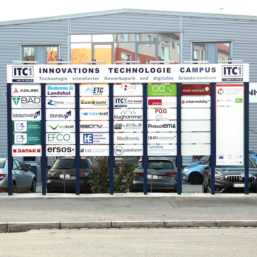 Schilderanlage in Deggendorf