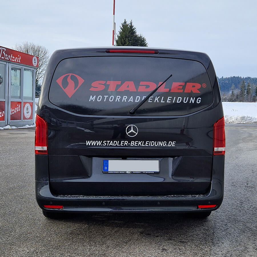 Heck Sprinter aus Passau mit Fahrzeugbeschriftung