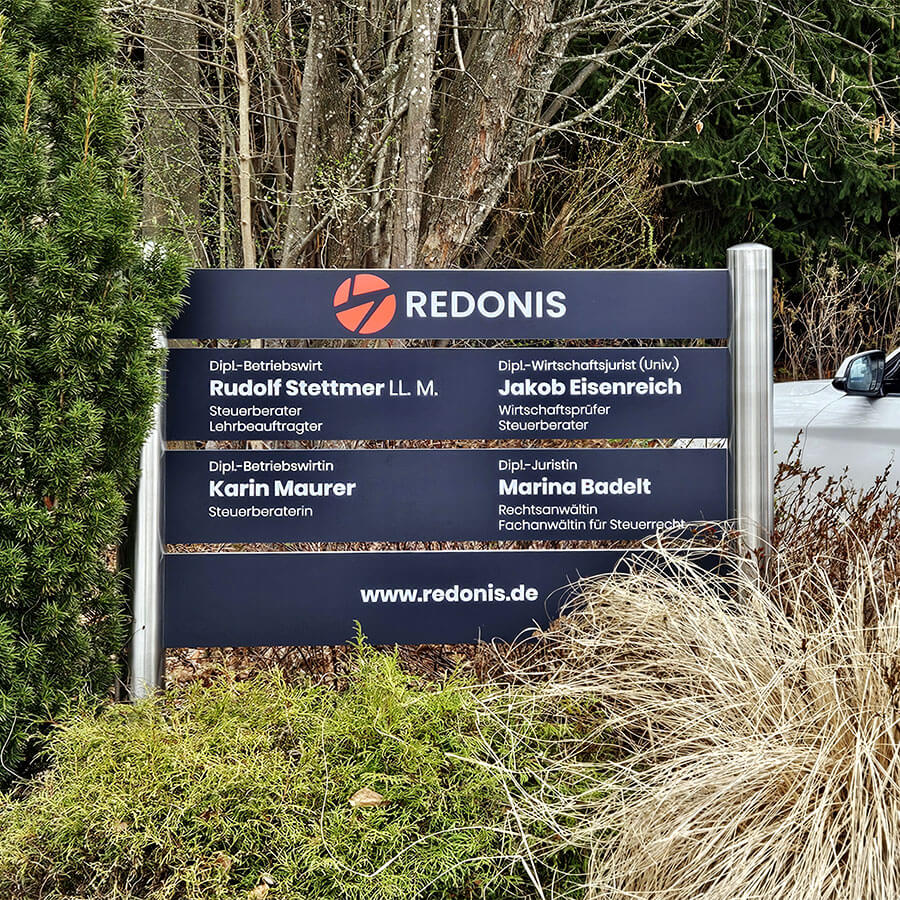 Hinweissystem bei Redonis in Regen