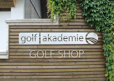 Fräsbuchstaben am Golfplatz Bad Abbach bei Regensburg