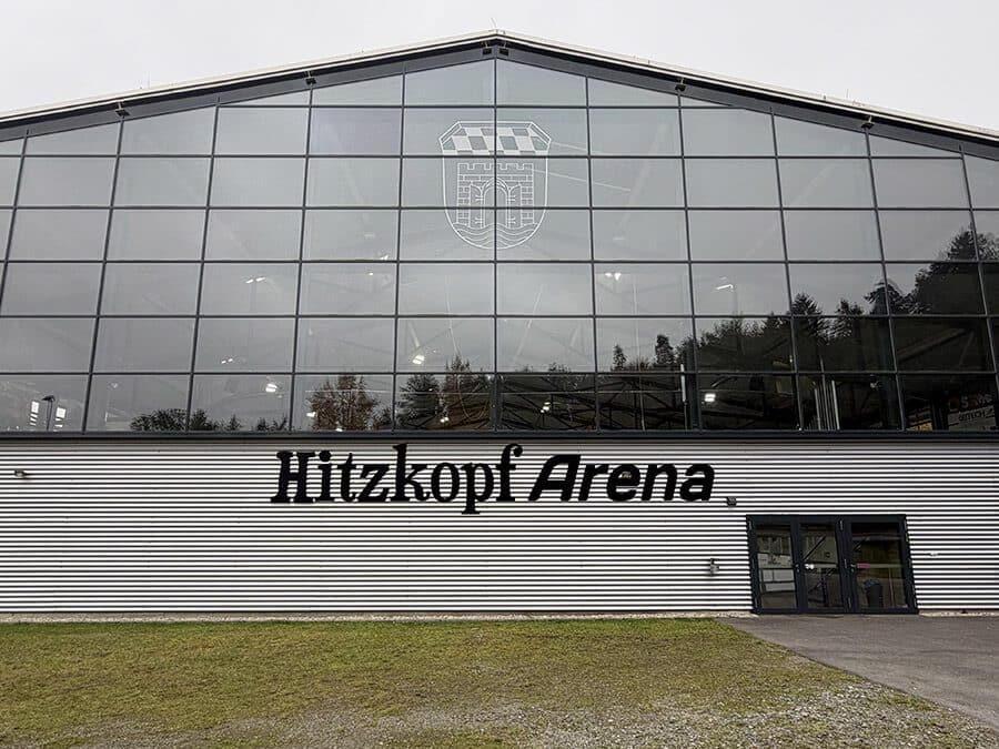 Fräsbuchstaben für die „Hitzkopf Arena“ in Deggendorf