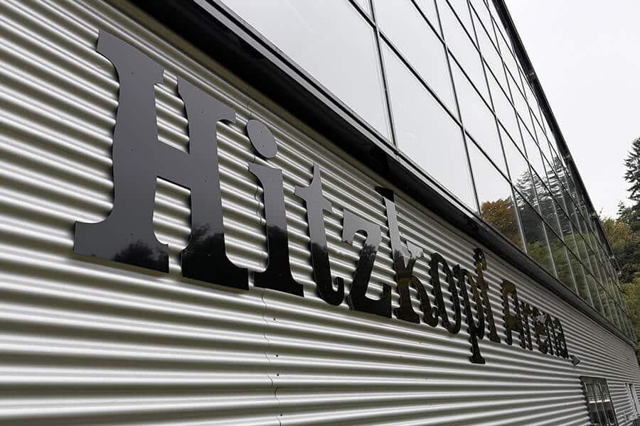 Gefräste Buchstaben aus Alu-Dibond